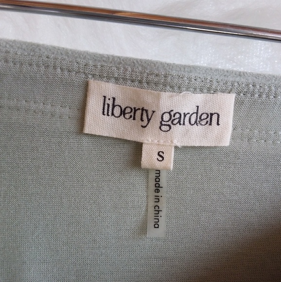 LIBERTY GARDEN LASER CUT FAUX SUEDE MINI SKIRT PISTACHIO GREEN SMALL NWT - Picture 2 of 8